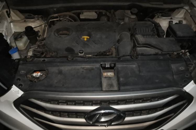 Used Hyundai ix35 2015 2.0L Automatic 2WD Comfort Edition China IV Standard Engine Bay