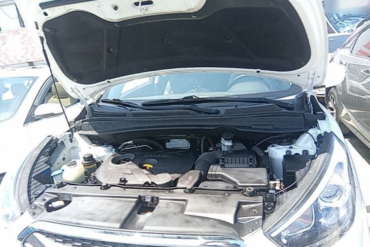 Used Hyundai ix35 2015 2.0L Automatic 2WD Smart Type China IV Engine Bay