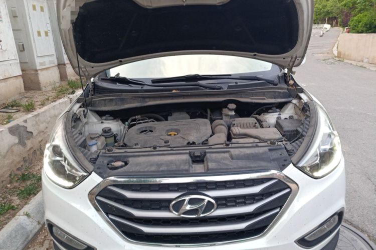 Used Hyundai ix35 2015 2.0L Automatic 2WD Smart Version China V Standard Engine Bay