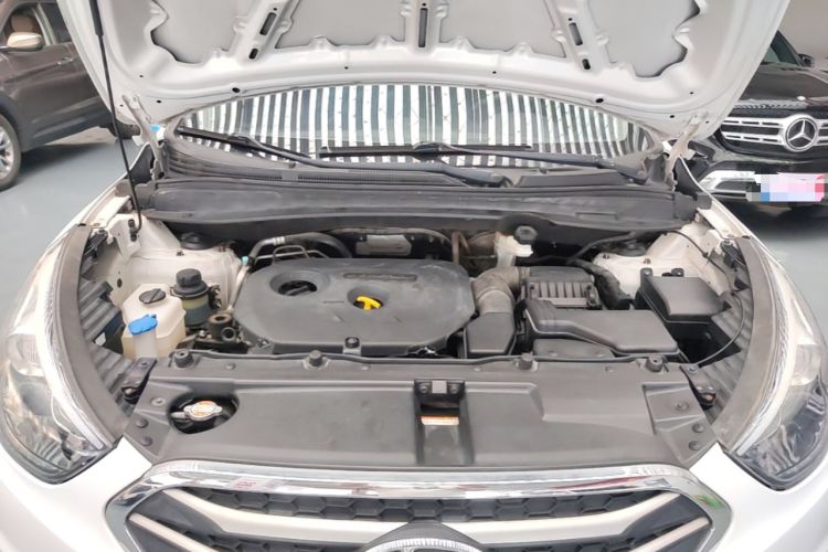 Used Hyundai ix35 2015 2.0L Manual Two-Wheel Drive Comfort Version China V Standard Engine Bay