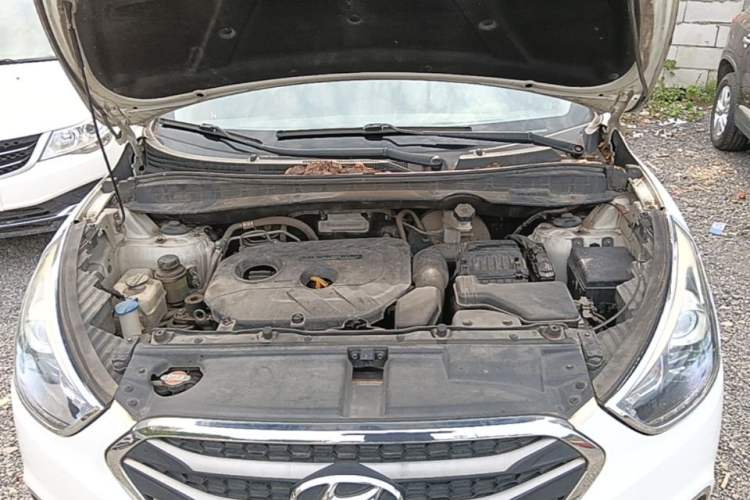 Used Hyundai ix35 2015 2.0L Automatic 2WD Smart Type China IV Engine Bay