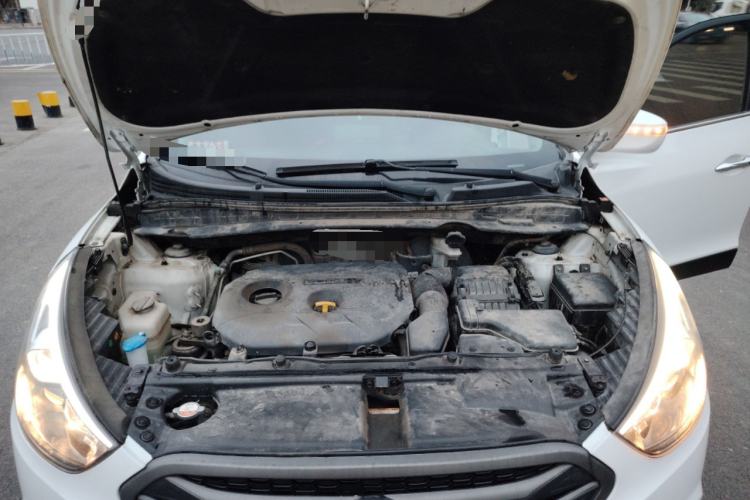 Used Hyundai ix35 2015 2.0L Automatic 2WD Smart Version China V Standard Engine Bay