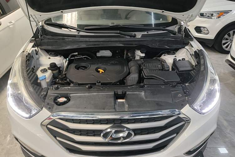 Used Hyundai ix35 2015 2.0L Automatic 2WD Smart Type China IV Engine Bay