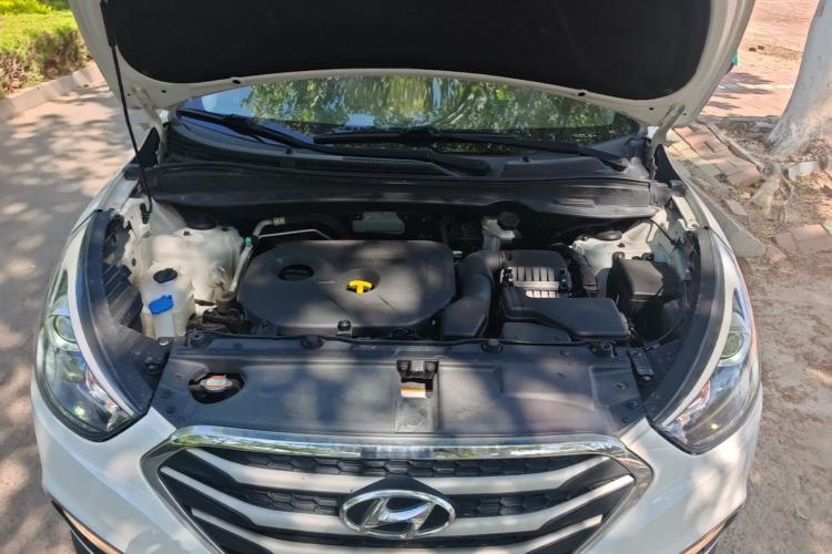 Used Hyundai ix35 2015 2.0L Automatic 2WD Smart Version China V Standard Engine Bay