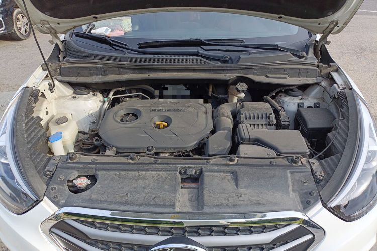 Used Hyundai ix35 2015 2.0L Automatic Two-Wheel Drive Leading Trim China IV Standard Engine Bay