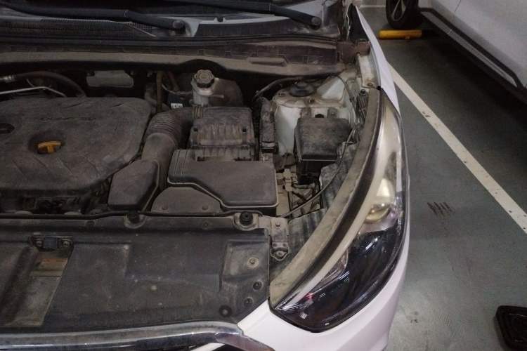 Used Hyundai ix35 2015 2.0L Automatic 2WD Smart Version China V Standard Engine Bay Left