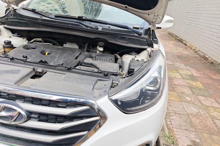 Used Hyundai ix35 2015 2.0L Automatic 2WD Smart Version China V Standard Engine Bay Left