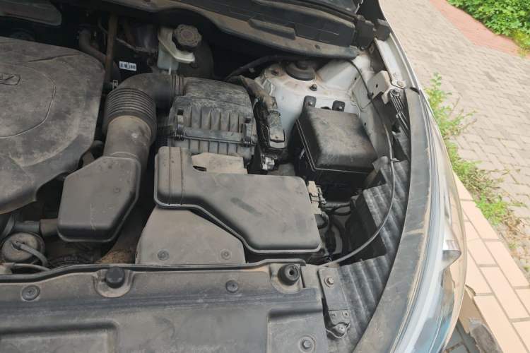 Used Hyundai ix35 2015 2.0L Automatic 2WD Smart Version China V Standard Engine Bay Left