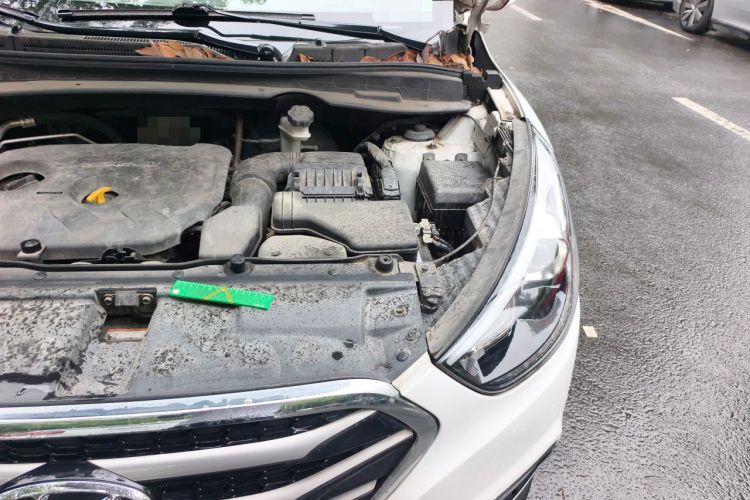 Used Hyundai ix35 2015 2.0L Automatic 2WD Smart Version China V Standard Engine Bay Left