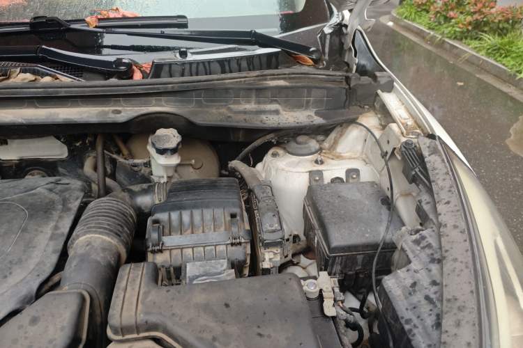 Used Hyundai ix35 2015 2.0L Automatic 2WD Smart Type China IV Engine Bay Left