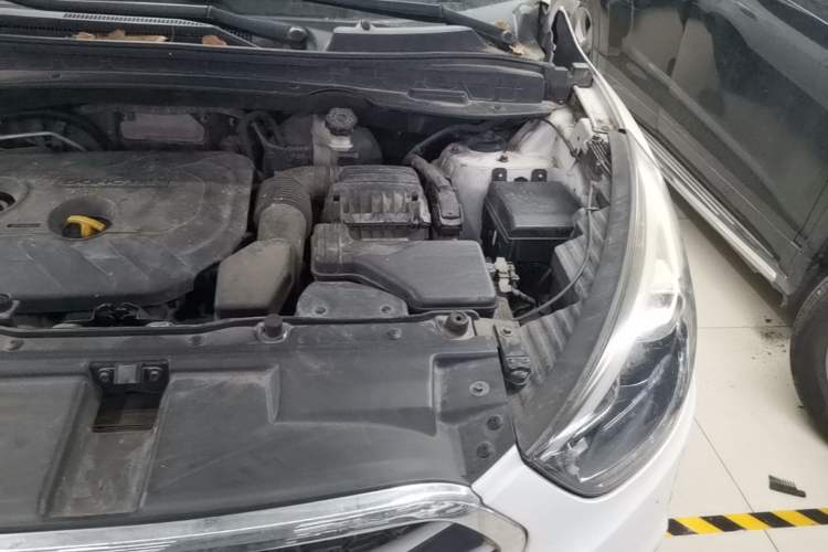 Used Hyundai ix35 2015 2.0L Automatic 2WD Smart Version China V Standard Engine Bay Left