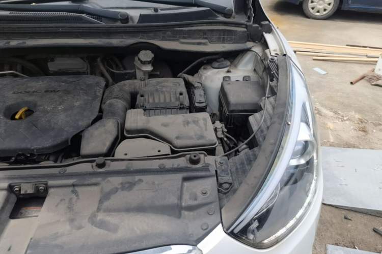 Used Hyundai ix35 2015 2.0L Automatic 2WD Smart Version China V Standard Engine Bay Left