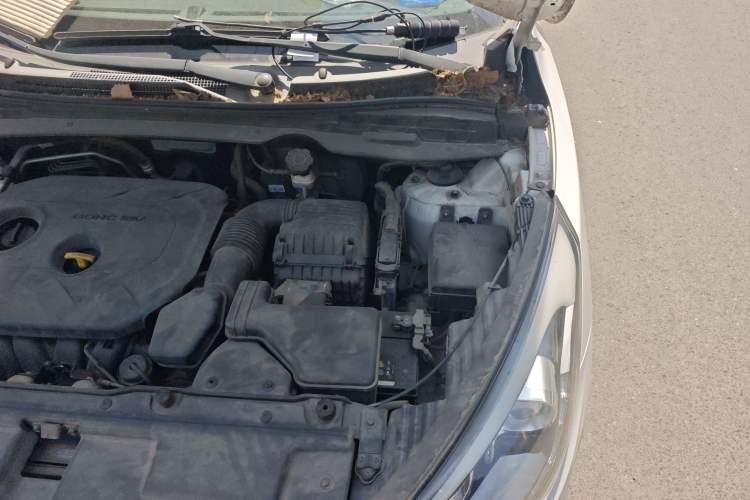 Used Hyundai ix35 2015 2.0L Automatic 2WD Smart Version China V Standard Engine Bay Left