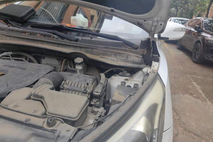 Used Hyundai ix35 2015 2.0L Automatic 2WD Smart Version China V Standard Engine Bay Left