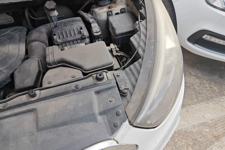 Used Hyundai ix35 2015 2.0L Automatic 2WD Smart Version China V Standard Engine Bay Left