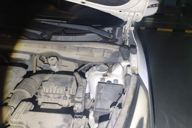 Used Hyundai ix35 2015 2.0L Automatic 2WD Smart Version China V Standard Engine Bay Left