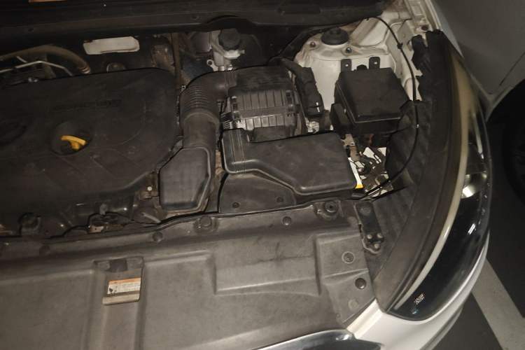 Used Hyundai ix35 2015 2.0L Automatic 2WD Smart Version China V Standard Engine Bay Left