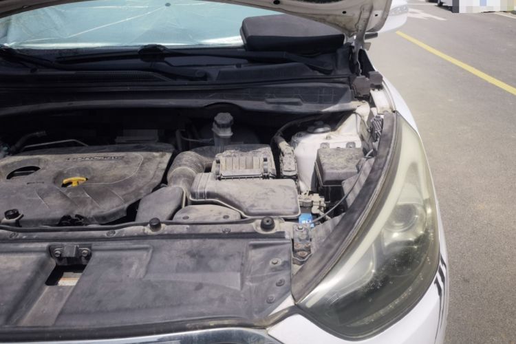 Used Hyundai ix35 2015 2.0L Automatic 2WD Smart Version China V Standard Engine Bay Left