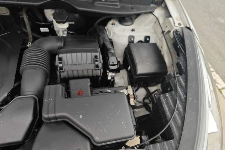 Used Hyundai ix35 2015 2.0L Automatic 2WD Smart Version China V Standard Engine Bay Left