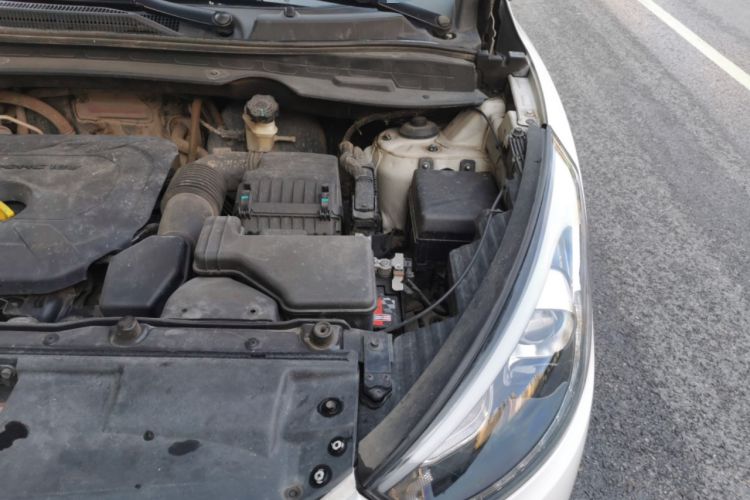 Used Hyundai ix35 2015 2.0L Automatic 2WD Smart Version China V Standard Engine Bay Left