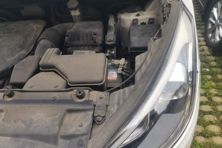 Used Hyundai ix35 2015 2.0L Automatic 2WD Smart Version China V Standard Engine Bay Left