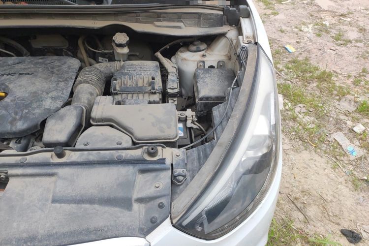 Used Hyundai ix35 2015 2.0L Automatic 2WD Smart Version China V Standard Engine Bay Left