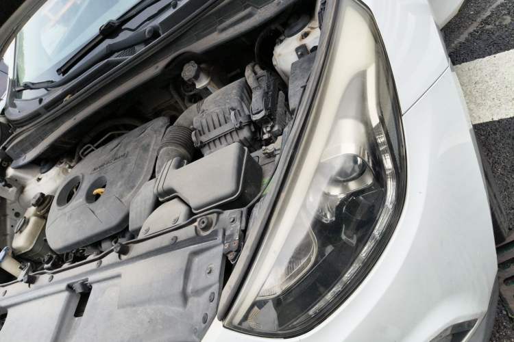 Used Hyundai ix35 2015 2.0L Automatic 2WD Smart Version China V Standard Engine Bay Left