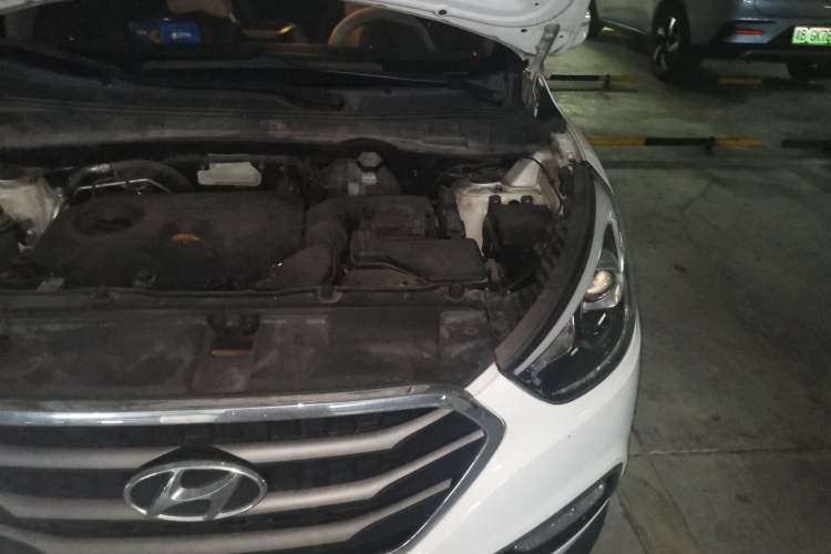 Used Hyundai ix35 2015 2.0L Automatic 2WD Comfort Edition China V Standard Engine Bay Left