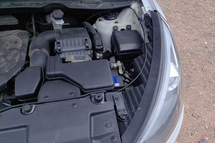 Used Hyundai ix35 2015 2.0L Automatic 2WD Smart Version China V Standard Engine Bay Left