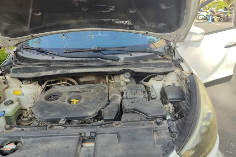 Used Hyundai ix35 2015 2.0L Automatic 2WD Smart Version China V Standard Engine Bay Left