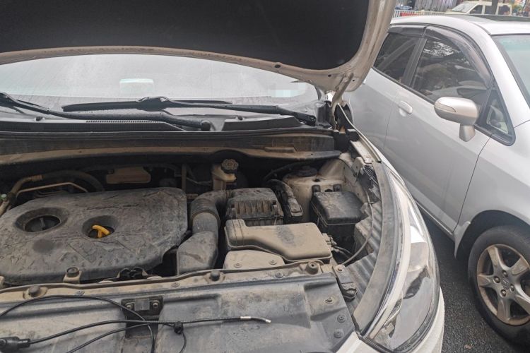 Used Hyundai ix35 2015 2.0L Automatic 2WD Smart Version China V Standard Engine Bay Left