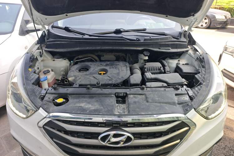 Used Hyundai ix35 2015 2.0L Automatic 2WD Smart Version China V Standard Engine Bay