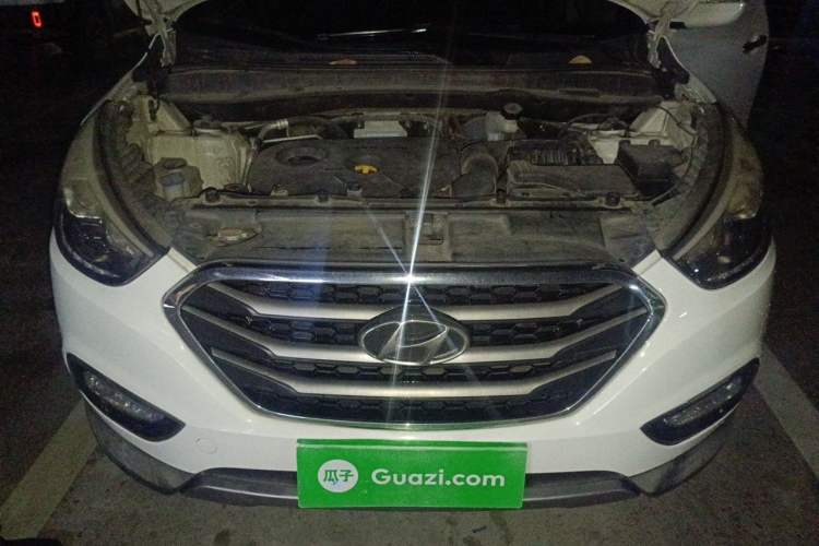 Used Hyundai ix35 2015 2.0L Automatic 2WD Smart Version China V Standard Engine Bay