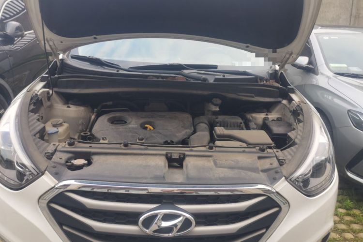 Used Hyundai ix35 2015 2.0L Automatic 2WD Smart Version China V Standard Engine Bay