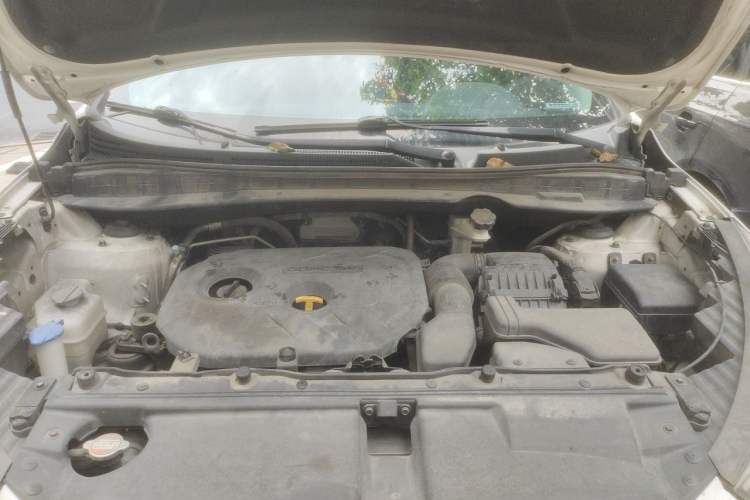 Used Hyundai ix35 2015 2.0L Automatic 2WD Smart Version China V Standard Engine Bay