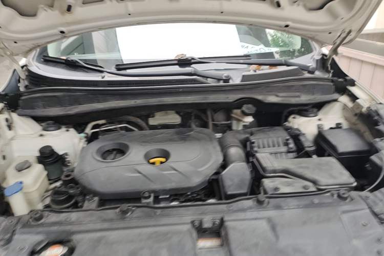 Used Hyundai ix35 2015 2.0L Automatic 2WD Comfort Edition China V Standard Engine Bay