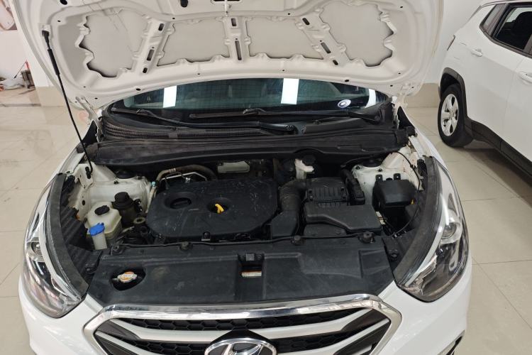 Used Hyundai ix35 2015 2.0L Automatic 2WD Smart Type China IV Engine Bay