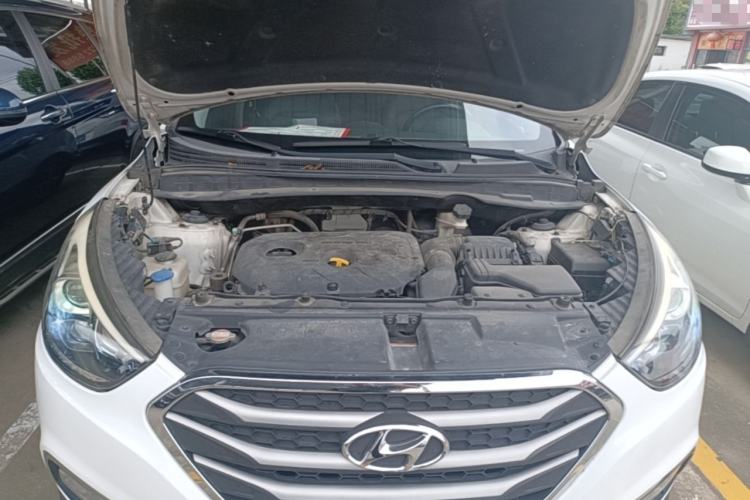 Used Hyundai ix35 2015 2.0L Automatic 2WD Smart Version China V Standard Engine Bay