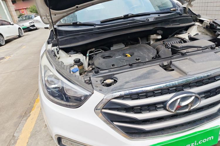 Used Hyundai ix35 2015 2.0L Automatic 2WD Smart Version China V Standard Engine Bay Right