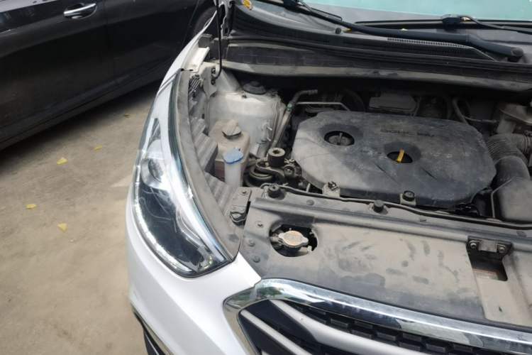Used Hyundai ix35 2015 2.0L Automatic 2WD Smart Version China V Standard Engine Bay Right