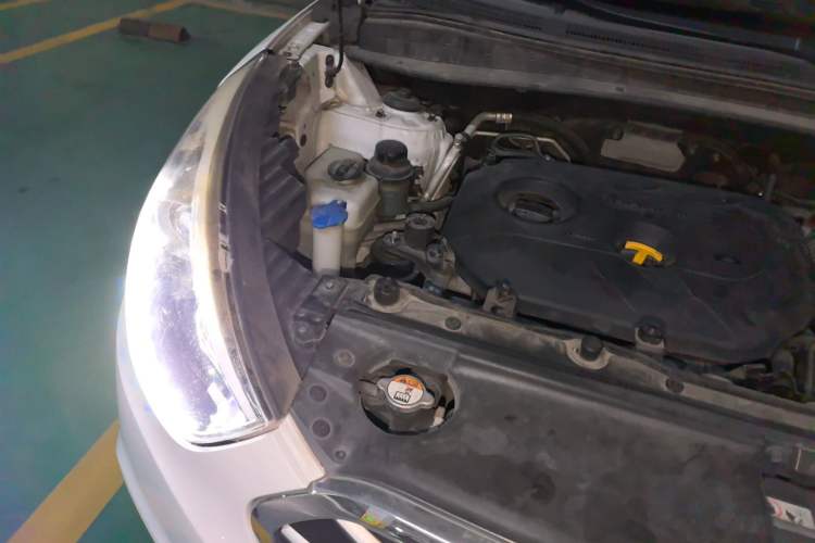Used Hyundai ix35 2015 2.0L Automatic 2WD Smart Version China V Standard Engine Bay Right