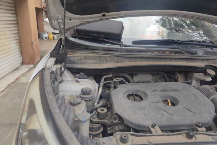 Used Hyundai ix35 2015 2.0L Automatic 2WD Smart Version China V Standard Engine Bay Right