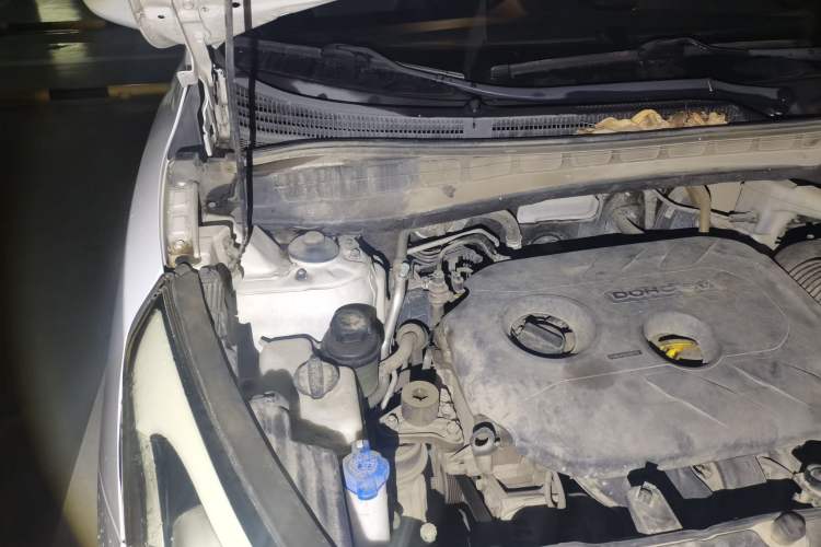 Used Hyundai ix35 2015 2.0L Automatic 2WD Smart Version China V Standard Engine Bay Right