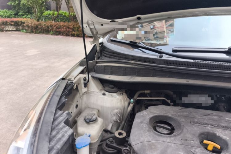 Used Hyundai ix35 2015 2.0L Automatic Two-Wheel Drive Leading Trim China IV Standard Engine Bay Right