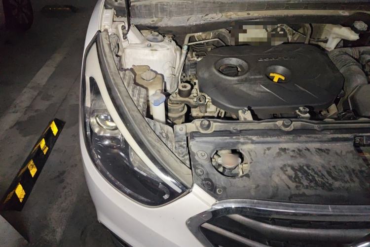 Used Hyundai ix35 2015 2.0L Automatic 2WD Smart Version China V Standard Engine Bay Right