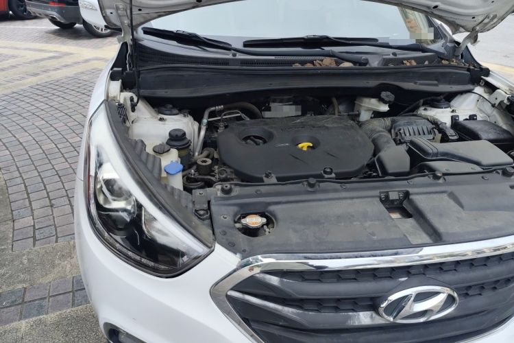 Used Hyundai ix35 2015 2.0L Automatic 2WD Comfort Edition China V Standard Engine Bay Right