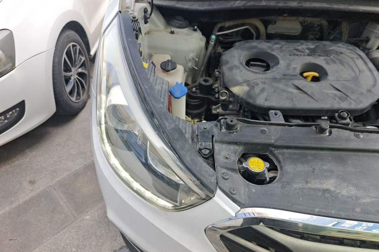 Used Hyundai ix35 2015 2.0L Automatic 2WD Smart Version China V Standard Engine Bay Right