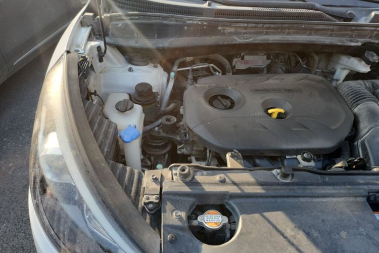 Used Hyundai ix35 2015 2.0L Manual Two-Wheel Drive Comfort Version China IV Standard Engine Bay Right