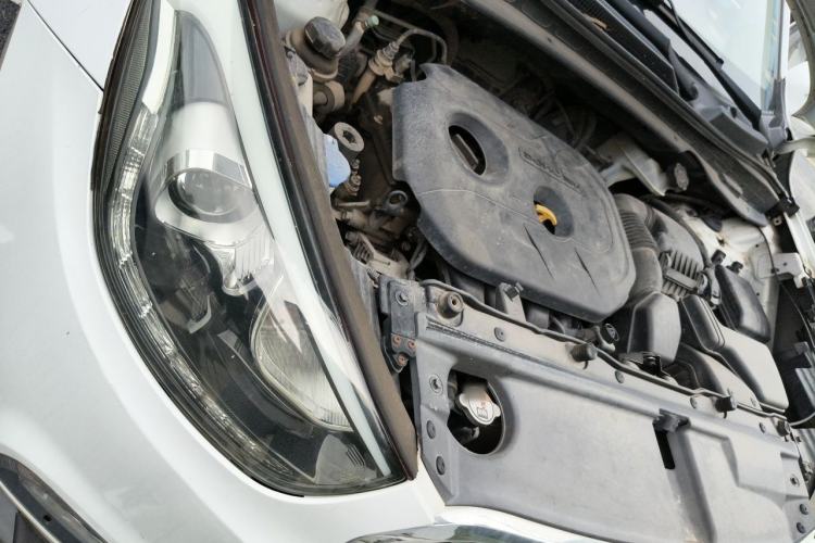 Used Hyundai ix35 2015 2.0L Automatic 2WD Smart Version China V Standard Engine Bay Right