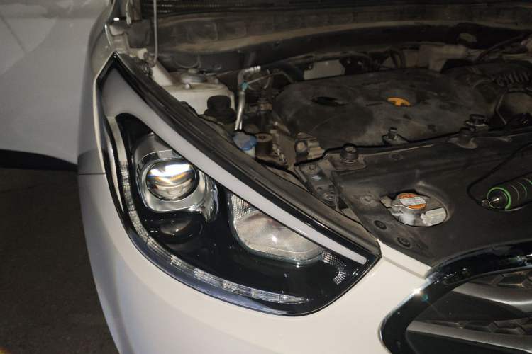 Used Hyundai ix35 2015 2.0L Automatic 2WD Comfort Edition China V Standard Engine Bay Right